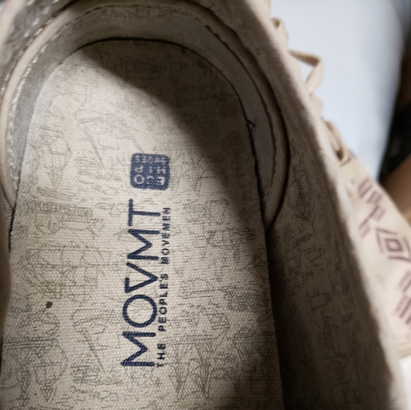 "Movmt" native am. pattern/design sz 11 mens shoes - Picture 2 of 9